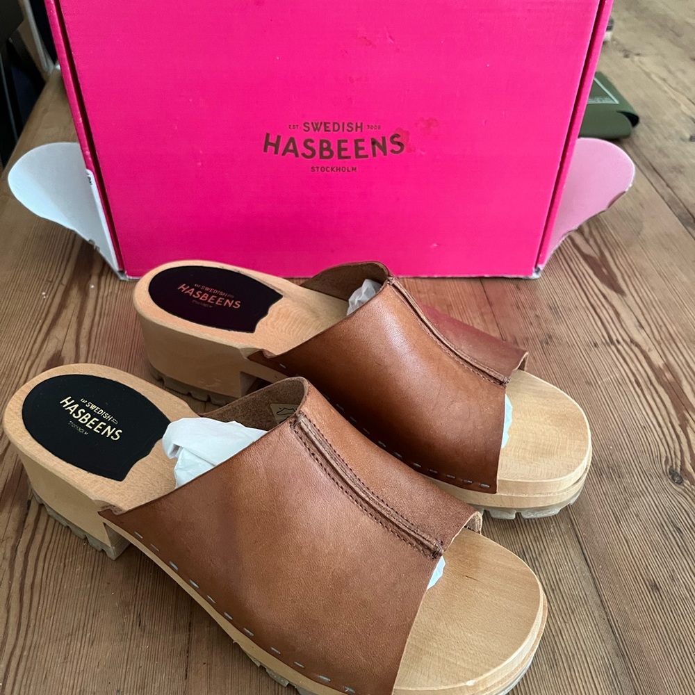 Hasbeens clogs  size 40  worn once  in box